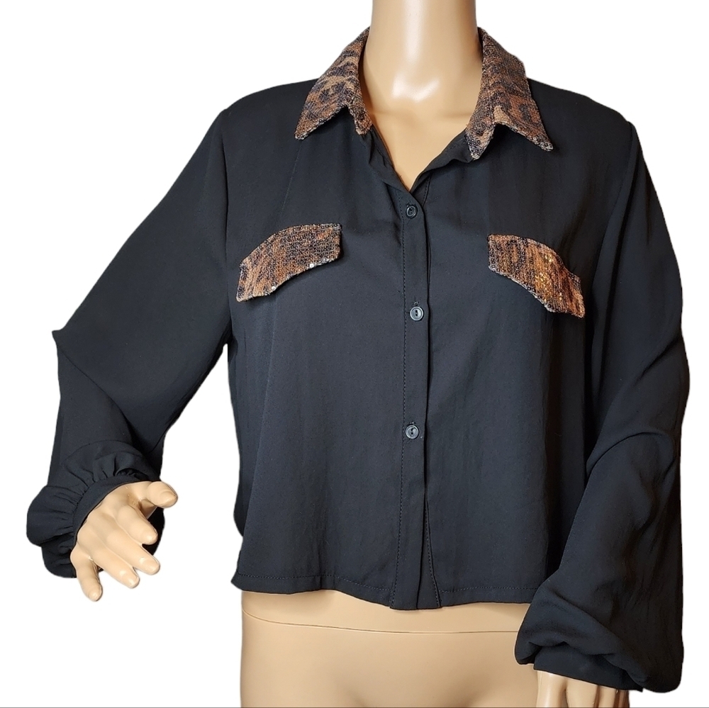 Audrey 3+1 black button flowy cropped blouse. Leopard sequin detail.  M